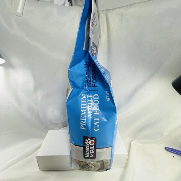Heart To Tail Premium Adult Cat Food Special Medley Formula 3.15 Lbs Made In USA - Picture 9 of 10